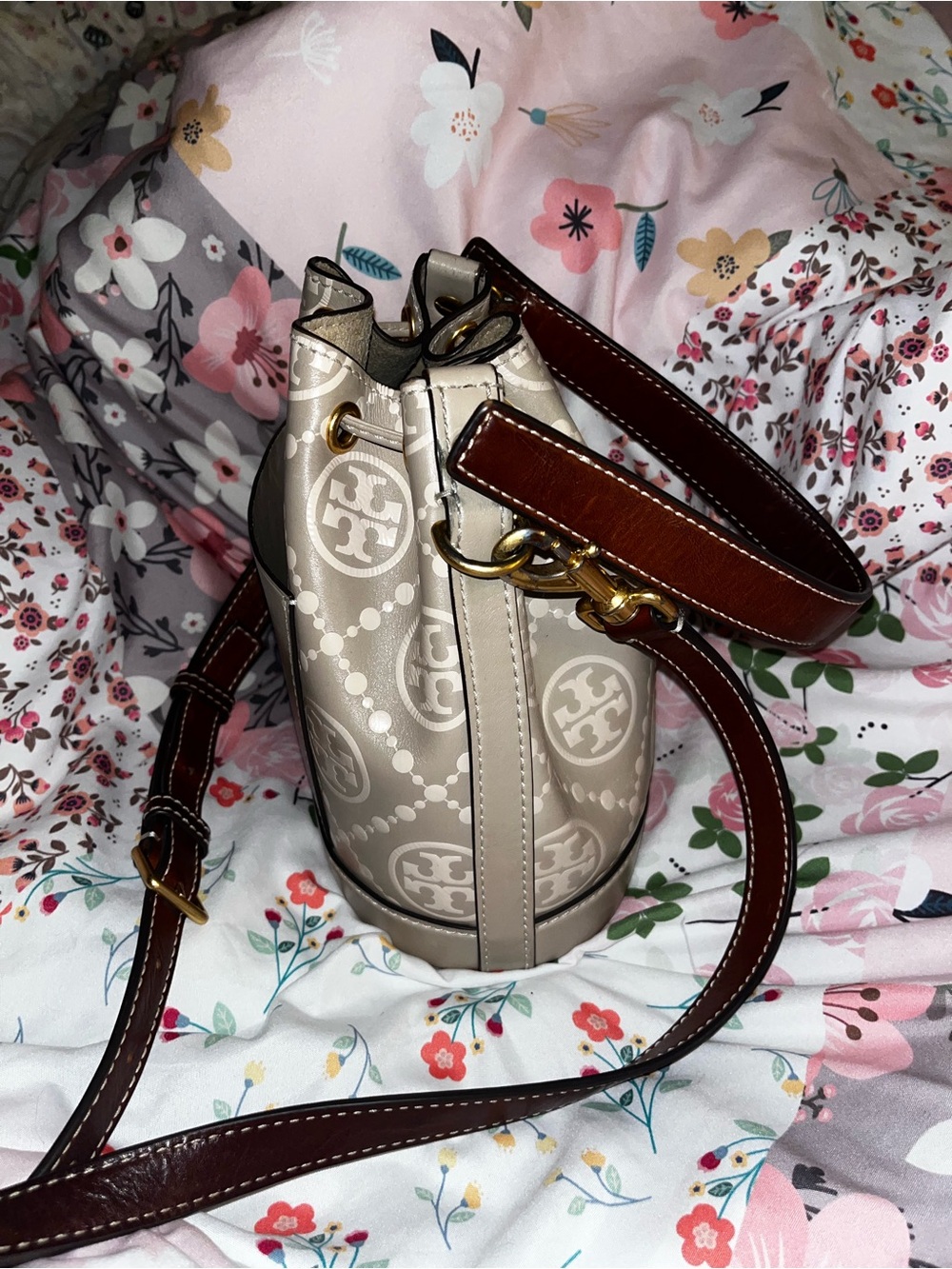 Tory Burch Cream Longan T monogram Bucket Bag - Picture 7 of 14